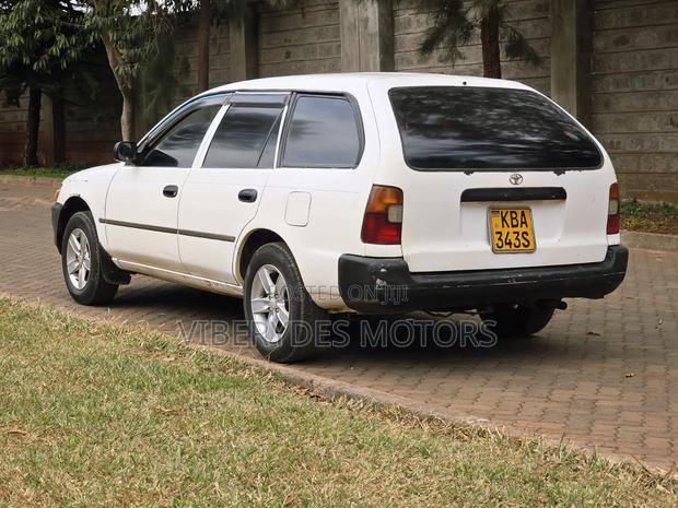 Toyota Corolla 2002 White