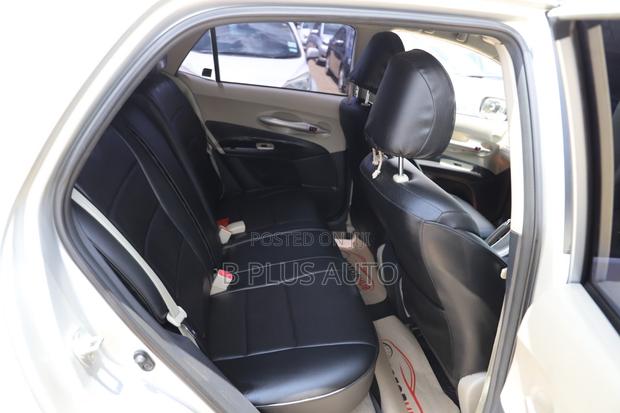 Toyota Auris 2010 Silver