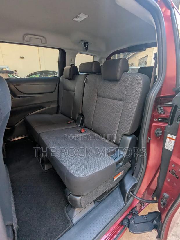 Toyota Sienta 2019 Red