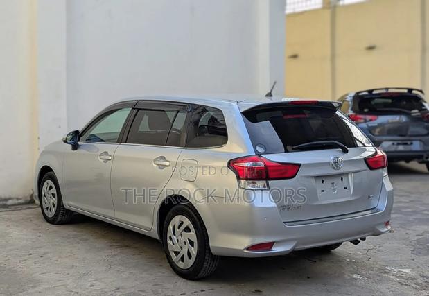 Toyota Corolla Fielder 2020 Silver