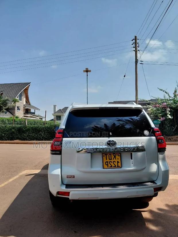 Toyota Land Cruiser 2018 White