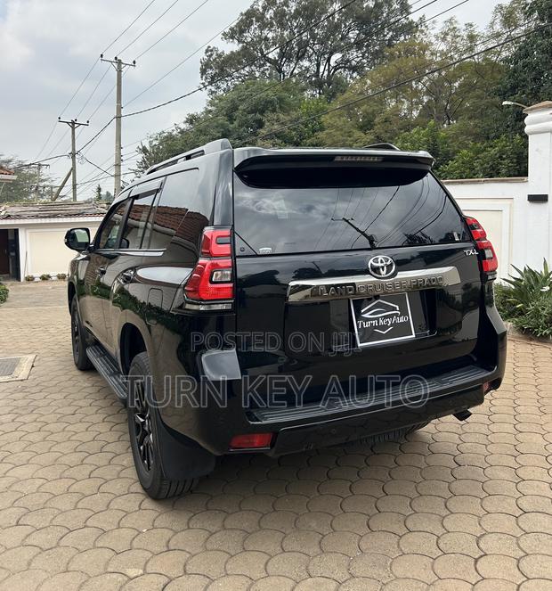 Toyota Land Cruiser Prado 2.8 2021 Black