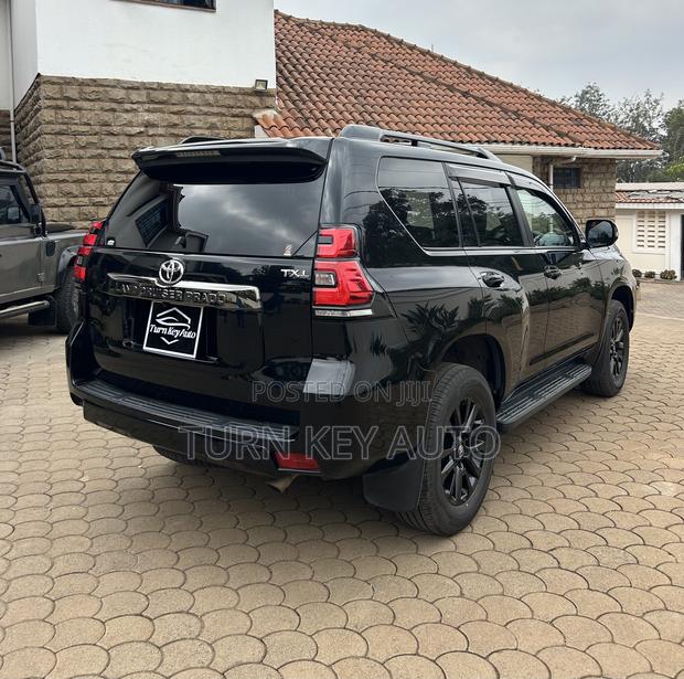 Toyota Land Cruiser Prado 2.8 2021 Black