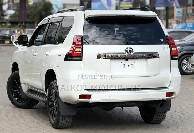 Toyota Land Cruiser Prado 2.7 2021 White