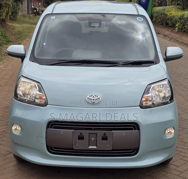 Toyota Porte 2020 Blue