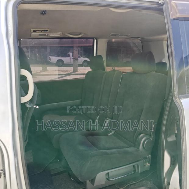 Nissan Serena 2011 Silver