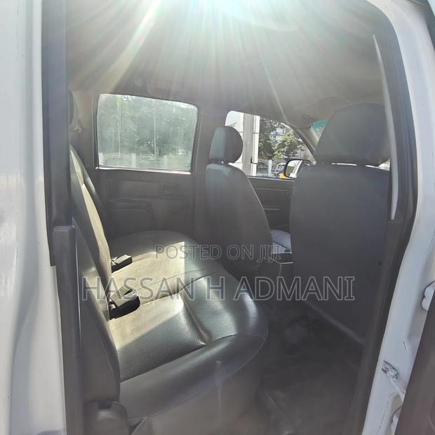 Isuzu D-MAX 2011 White