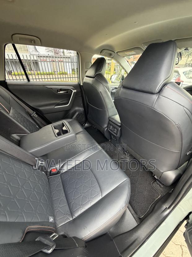 Toyota RAV4 Adventure 2019 Green
