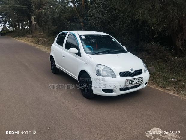 Toyota Vitz 2002 White