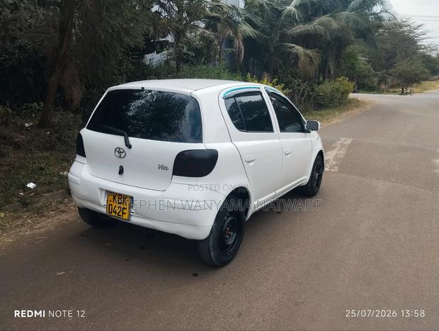 Toyota Vitz 2002 White