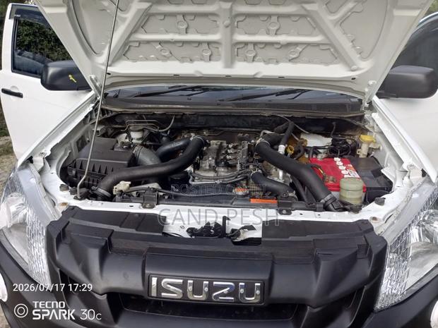 Isuzu D-MAX 2012 Gray