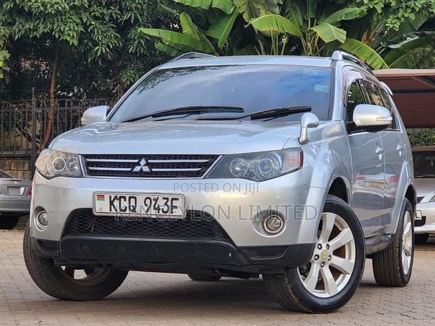 Mitsubishi Outlander SE 2011 Silver