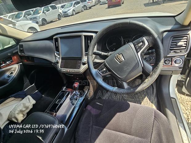 Toyota Crown 2017 White