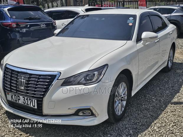 Toyota Crown 2017 White