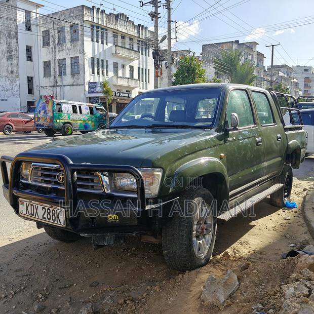 Toyota Hilux 2004 Green