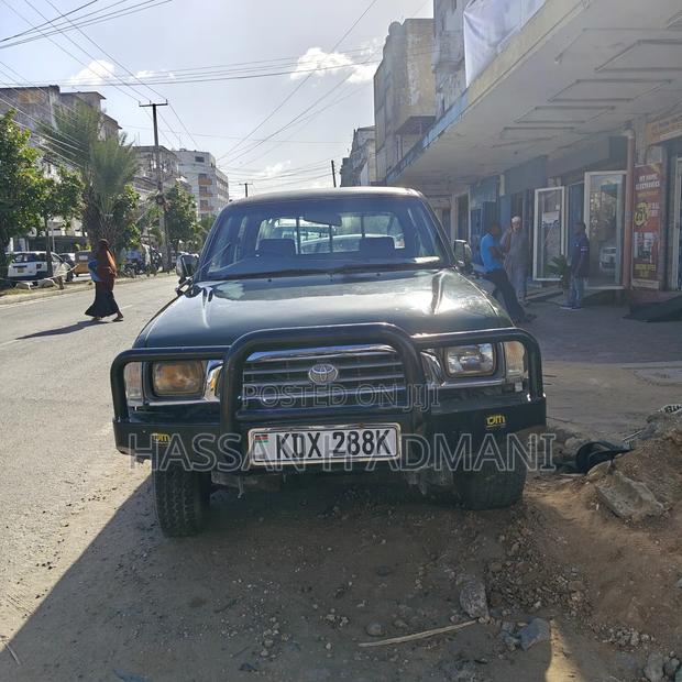 Toyota Hilux 2004 Green