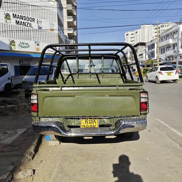 Toyota Hilux 2004 Green