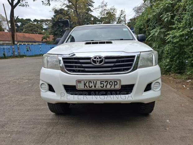 Toyota Hilux 2013 Off white