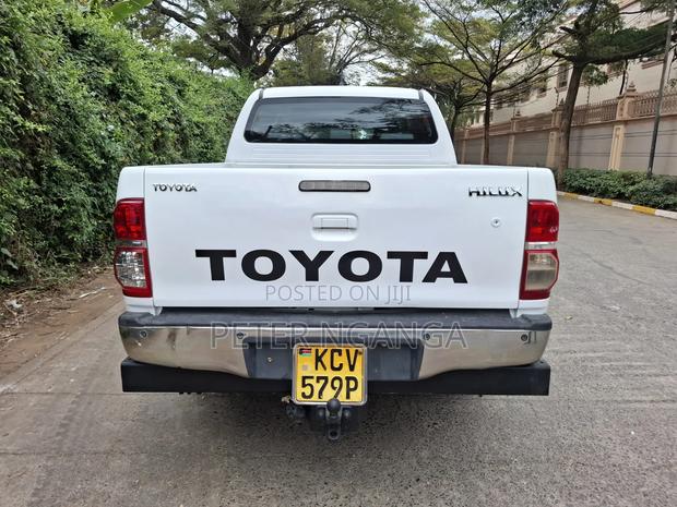 Toyota Hilux 2013 Off white