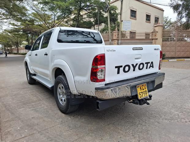 Toyota Hilux 2013 Off white