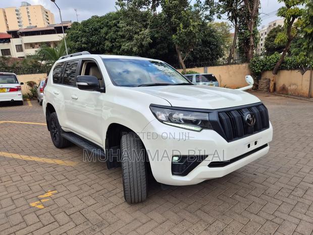 Toyota Land Cruiser Prado 2022 White