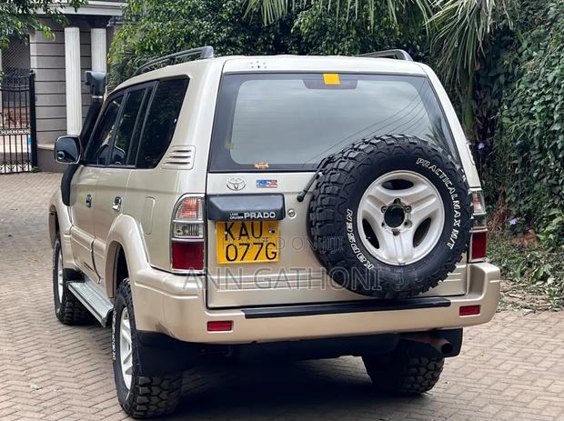 Toyota Land Cruiser Prado 2001 Gold