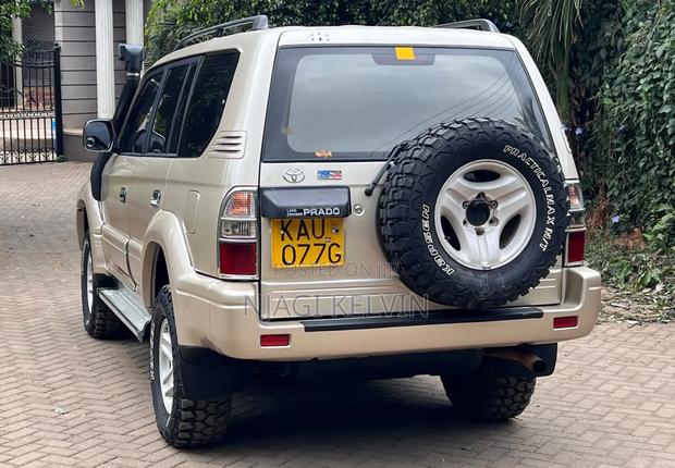 Toyota Land Cruiser Prado 3.0 D-4D 5dr 2001 Gold