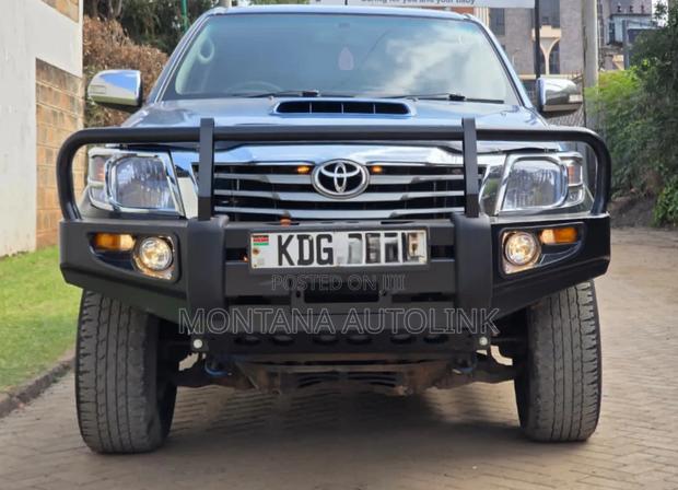 Toyota Hilux 2014 Blue