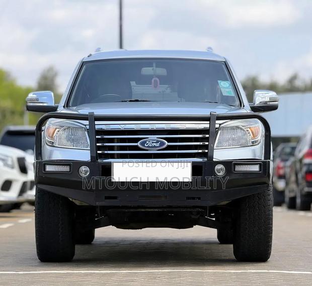 Ford Everest 2011 Silver