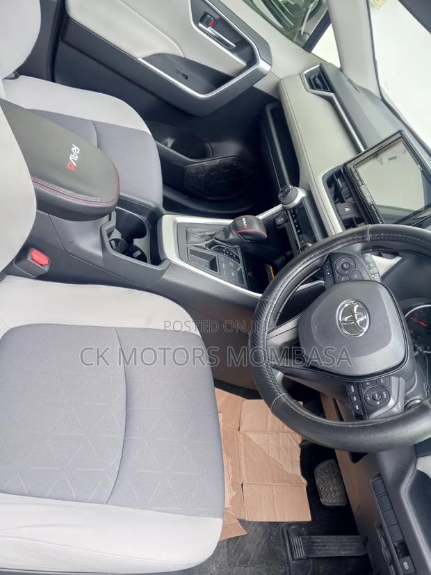 Toyota RAV4 2019 White