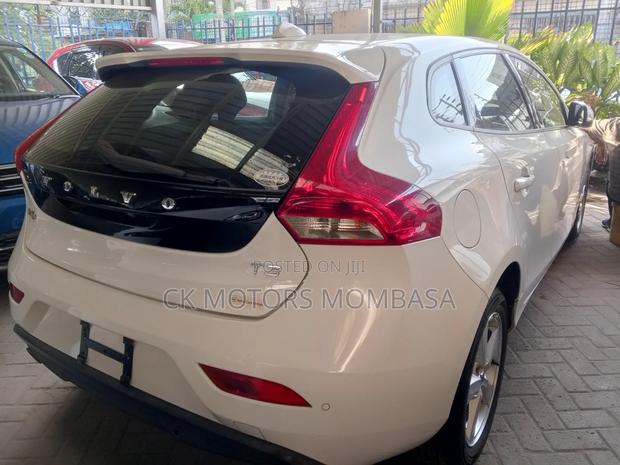 Volvo V40 2018 White