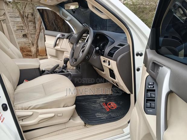 Toyota Land Cruiser Prado 2017 White