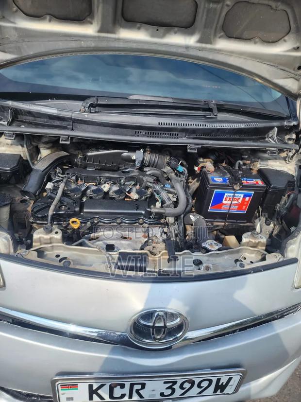 Toyota Ractis 2011 Silver