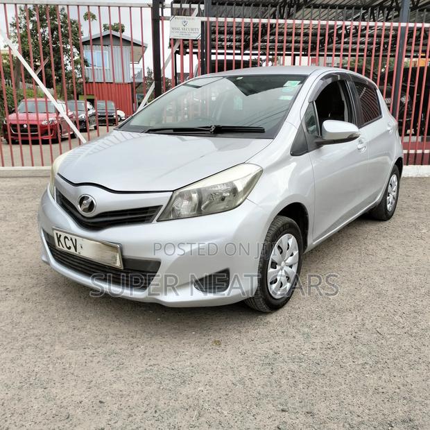 Toyota Vitz 2012 Silver