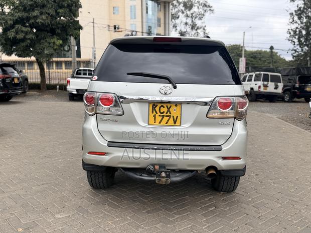 Toyota Fortuner 2012 Silver