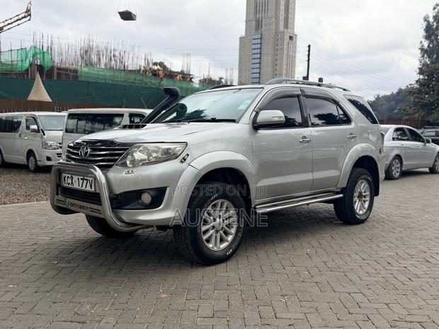 Toyota Fortuner 2012 Silver