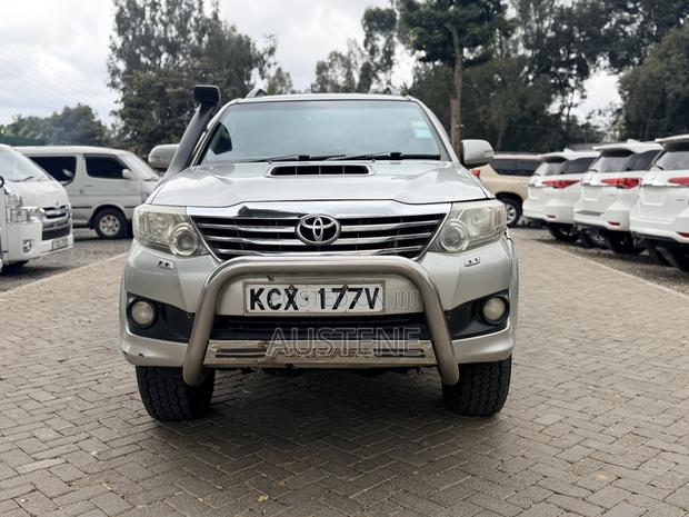 Toyota Fortuner 2012 Silver