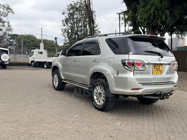 Toyota Fortuner 2012 Silver