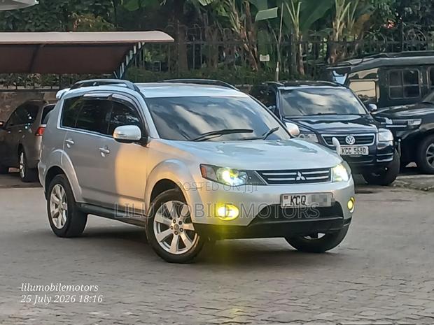 Mitsubishi Outlander 2011 Silver