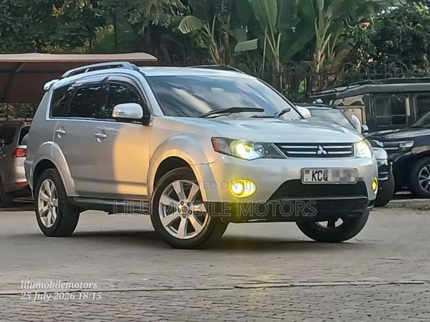 Mitsubishi Outlander 2011 Silver
