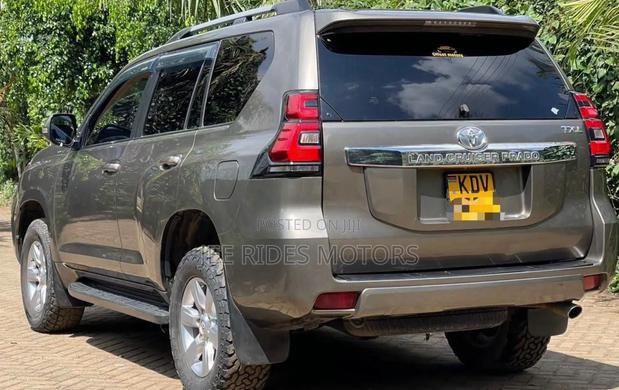 Toyota Land Cruiser Prado 2014 Gray
