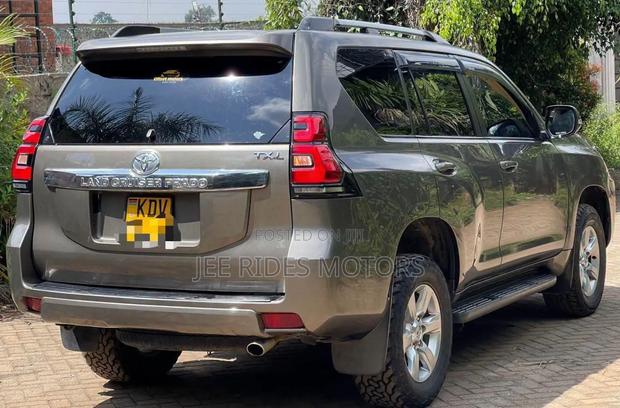 Toyota Land Cruiser Prado 2014 Gray