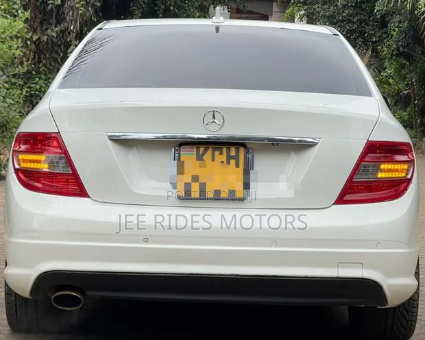 Mercedes-Benz C200 2009 Pearl