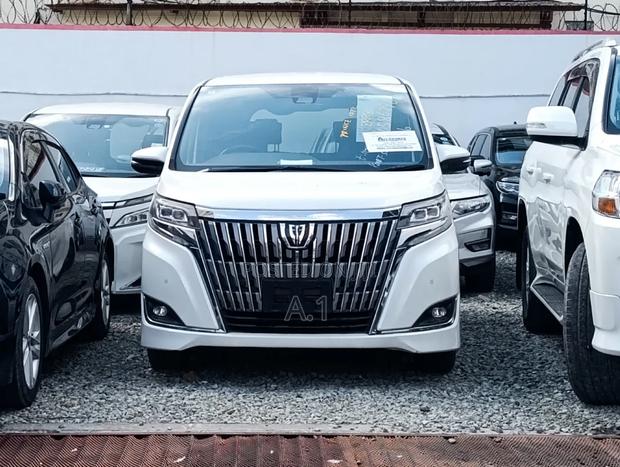 Toyota Esquire 2019 Off white