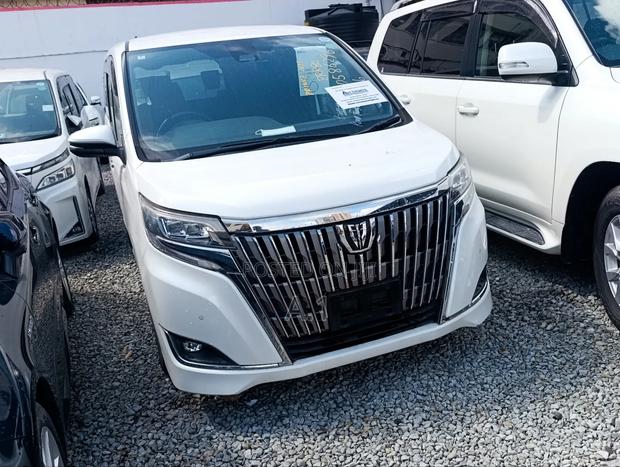 Toyota Esquire 2019 Off white