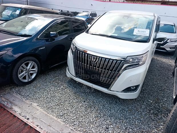 Toyota Esquire 2019 Off white