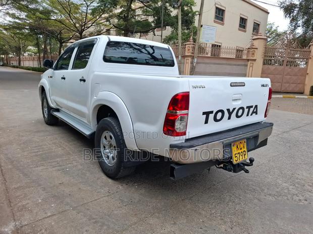 Toyota Hilux 2012 White