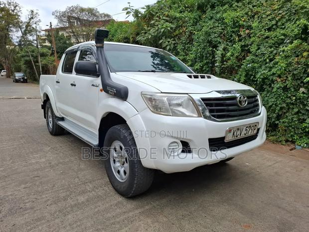 Toyota Hilux 2012 White
