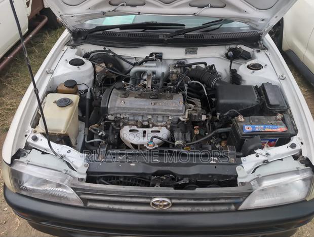 Toyota Corolla 2000 White