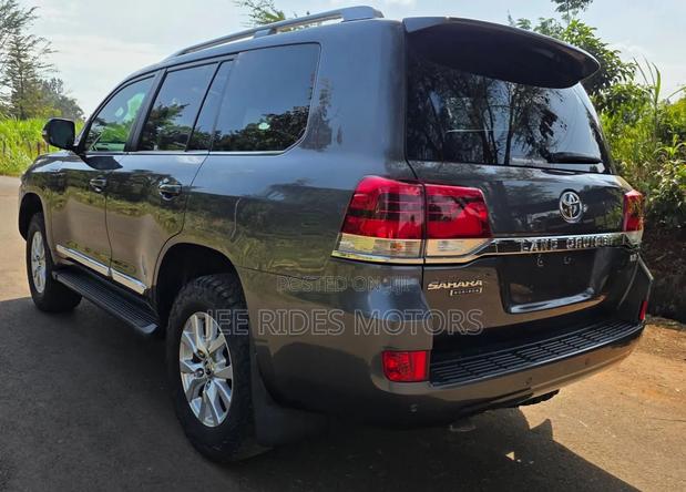 Toyota Land Cruiser 2020 Gray